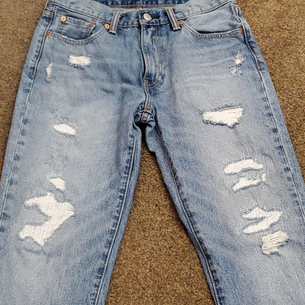 541 Levi's "Ripped" - Picture 2 of 13